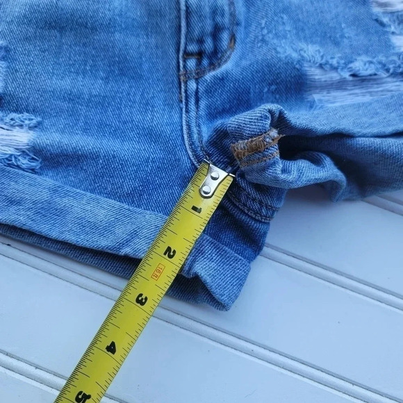 Bullhead Denim Co. Women's Size 1/ 22 Blue High Rise Jeans Shorts Distressed - Picture 8 of 10